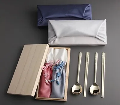 관공서 홍보물 맞춤 제작으로 타겟 홍보 효과 극대화 2 초롱 골드 2인수저세트 보자기 포장